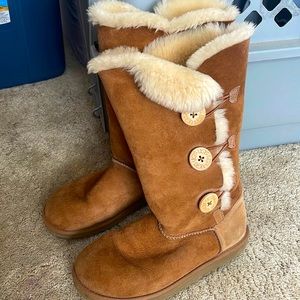 UGG Bailey Button Triplet Boot | Size 9